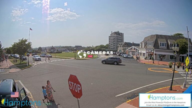 Live Downtown Plaza Circle Webcam Montauk, New York, USA.