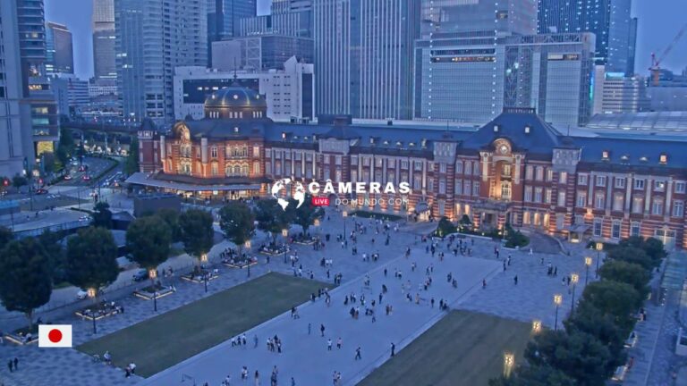 Live Webcam Tokyo Station Marunouchi Station Square, Japan.