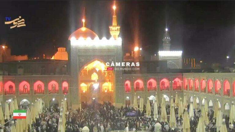 Live Webcam of Imam Reza Shrine.