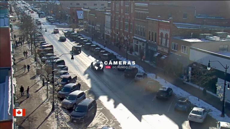 Live Webcam Hurontario St, Collingwood, Ontario, Canada.