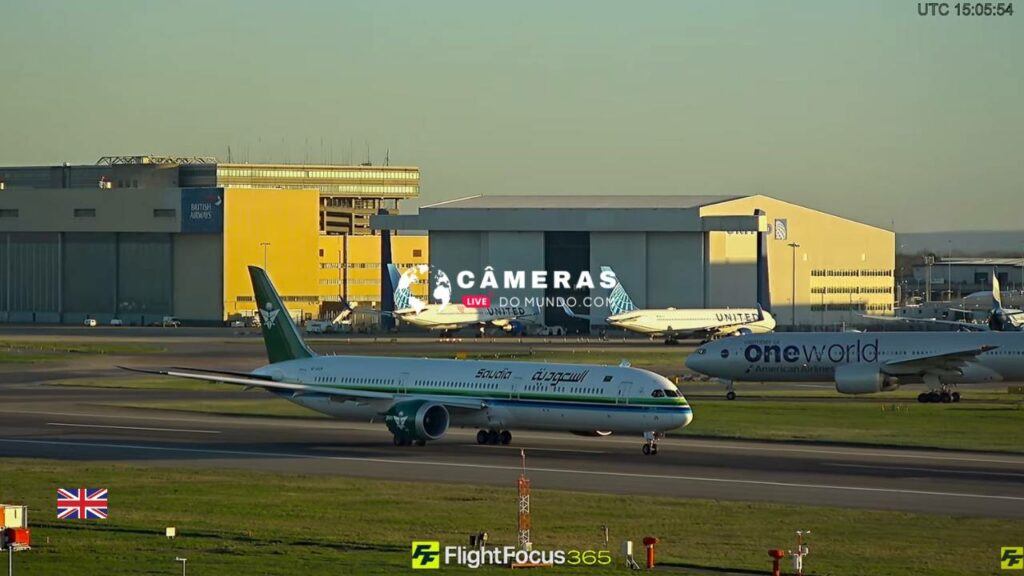 Live London Heathrow Airport Plane Spotting Webcam, England UK.