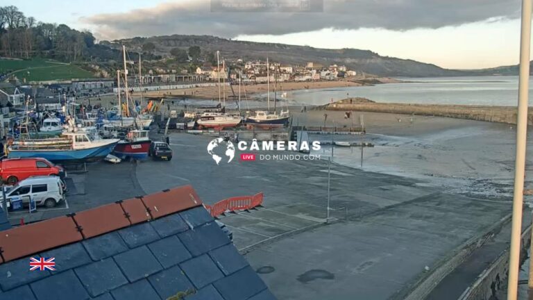 Live Webcam Lyme Regis Harbour, Dorset, England.