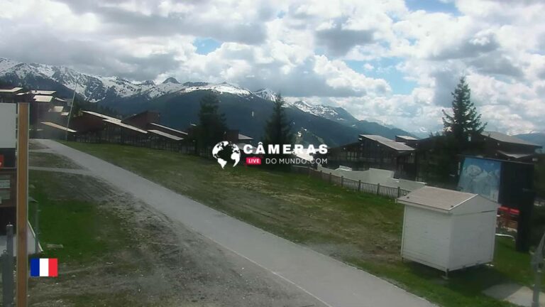 Live webcam Arc 1800 Village, Les Arcs, France.