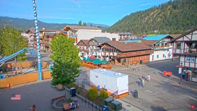 Rhein Haus Live Webcam, Leavenworth, WA, USA.