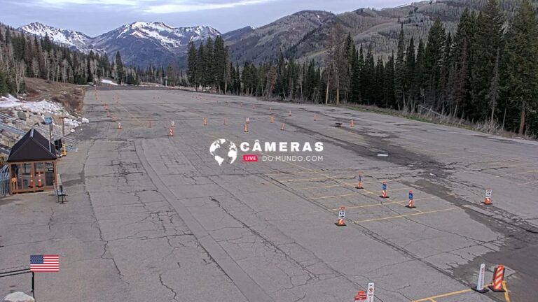 Live Solitude Moonbeam Parking Lot Webcam, Utah, USA.