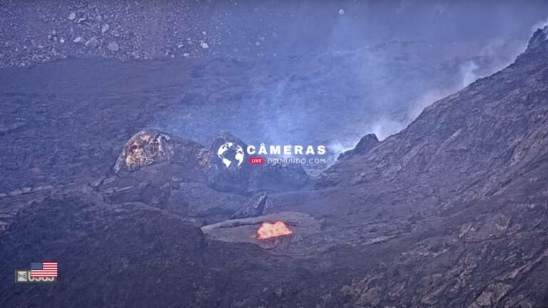 Halemaʻumaʻu Crater Webcam.
