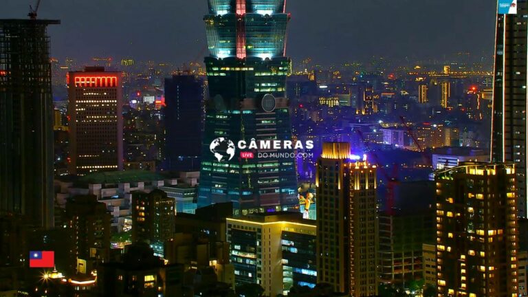 Live Webcam Taipei City Panorama, Xiangshan Hiking Trail, Taiwan.